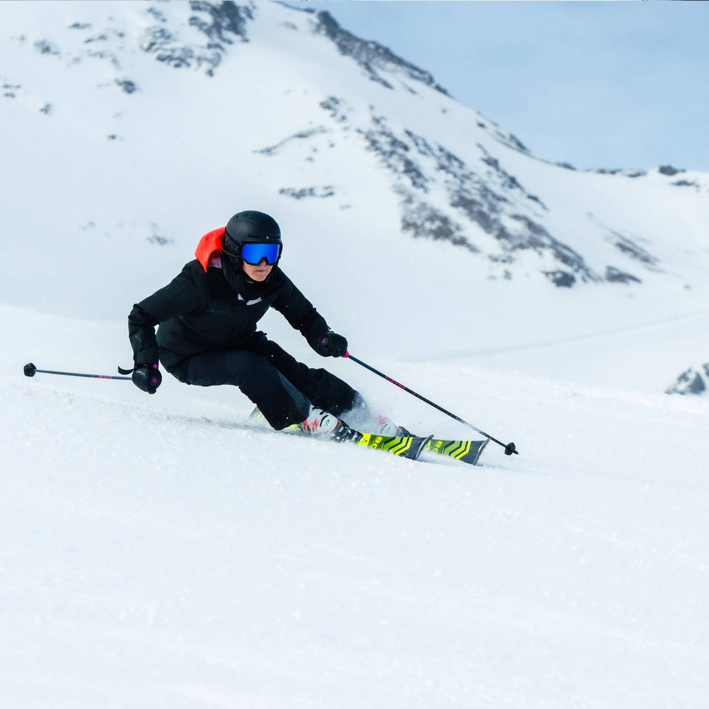 Volkl Racetiger SC Black Ski + VMotion 12 GW Binding 2025 - Skiis & Biikes