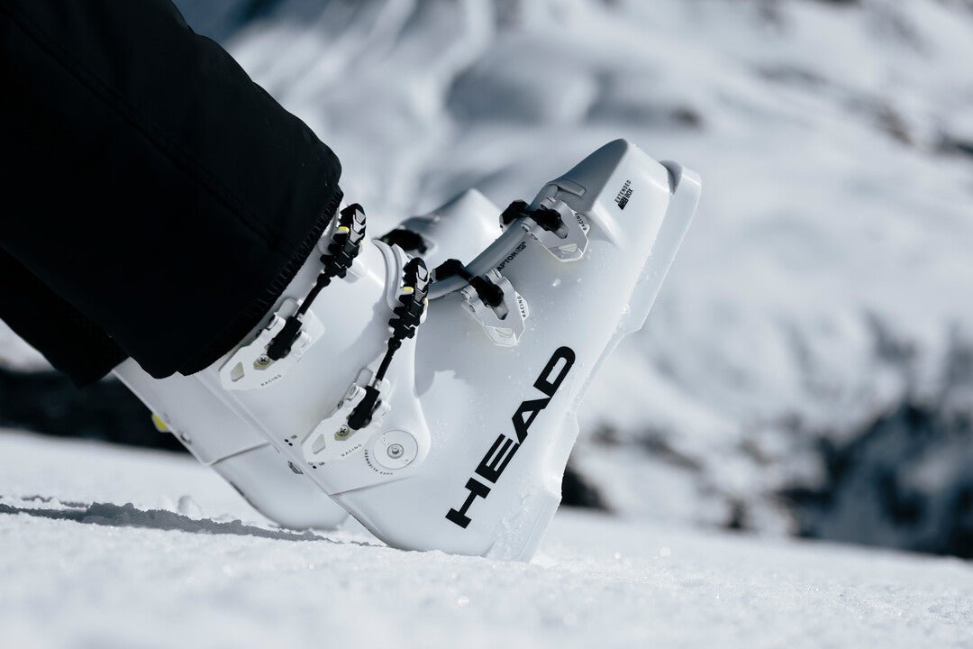 5 Tips for Keeping Your Feet Warm While Skiing - Skiis & Biikes