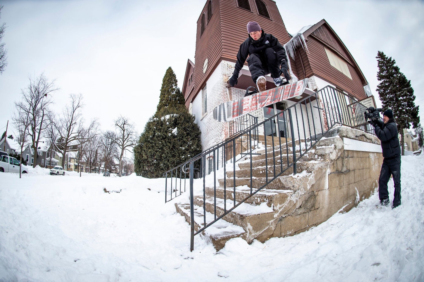 How to Choose the Right Shape Snowboard - Skiis & Biikes