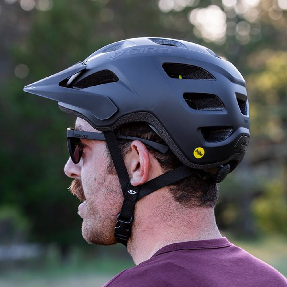 Giro mips road helmet on sale